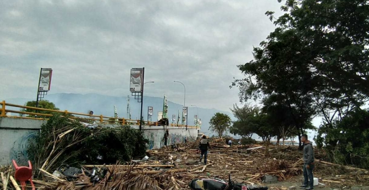 印尼7.4级地震+海啸 384人死亡